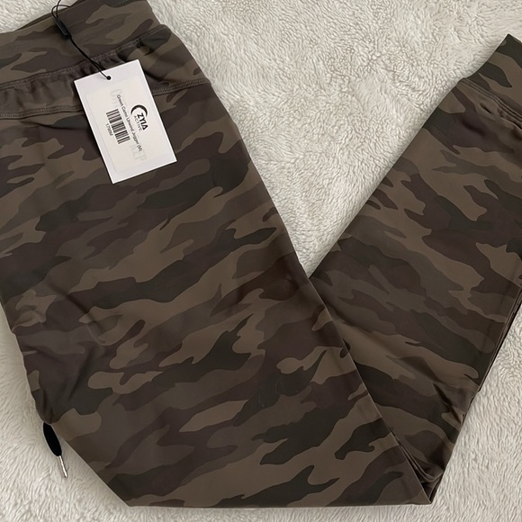 Zyia Green Camo Unwind Jogger, Medium (6-8) - Picture 11 of 16